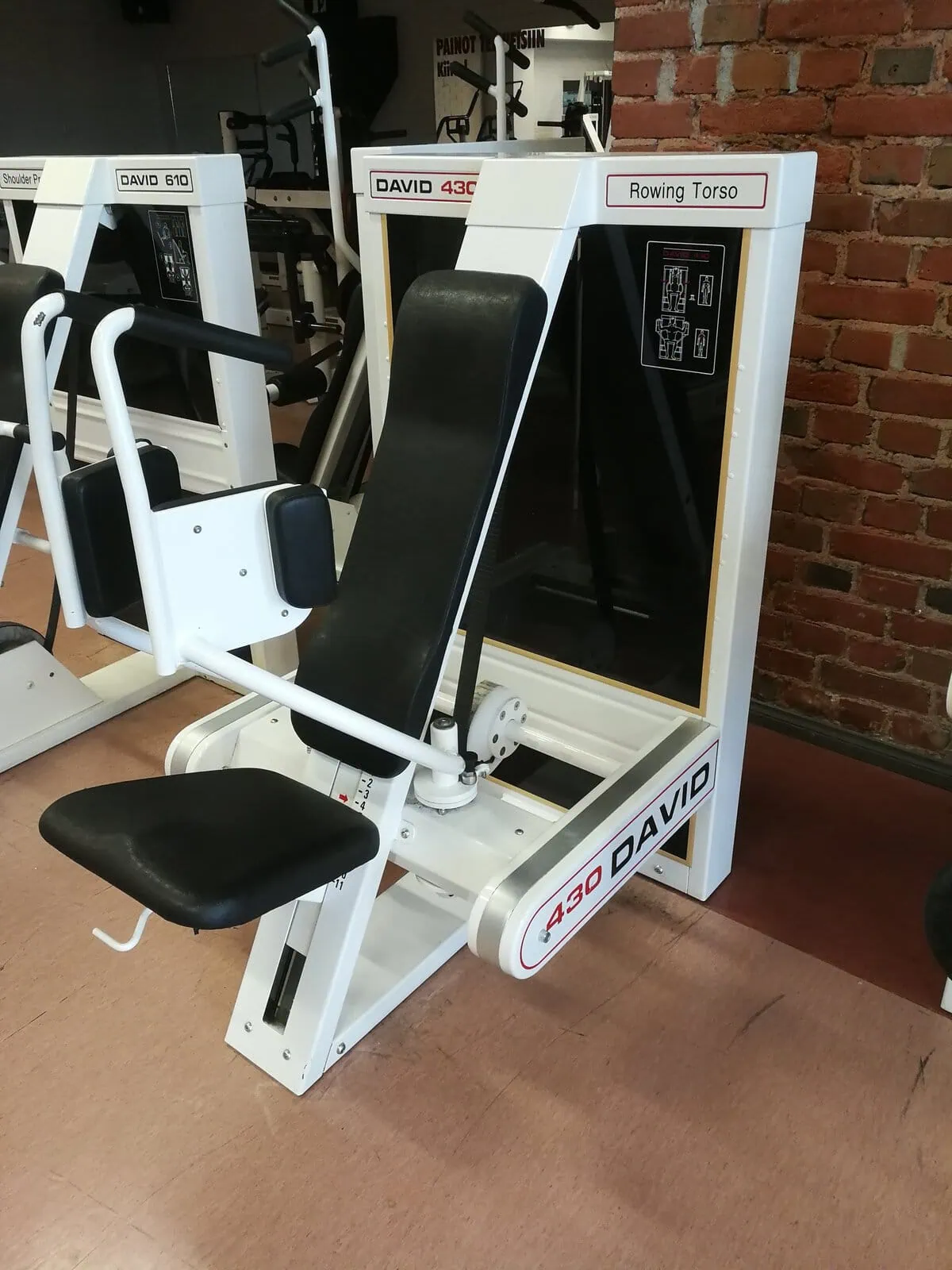 Käytettyjä laitteita 1 David 430 takaolkapaa