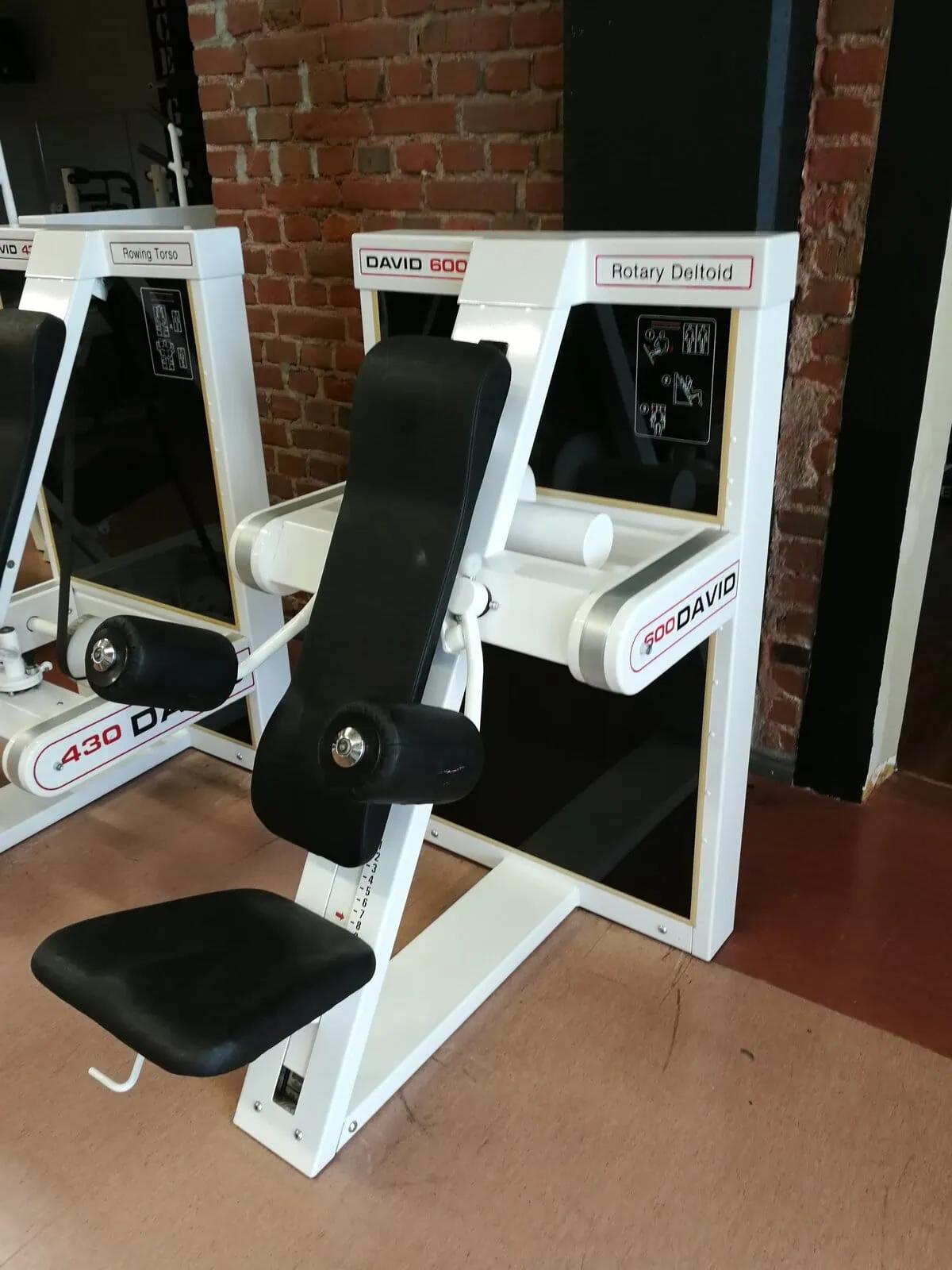 Käytettyjä laitteita 2 David 600 sivuolkapaa