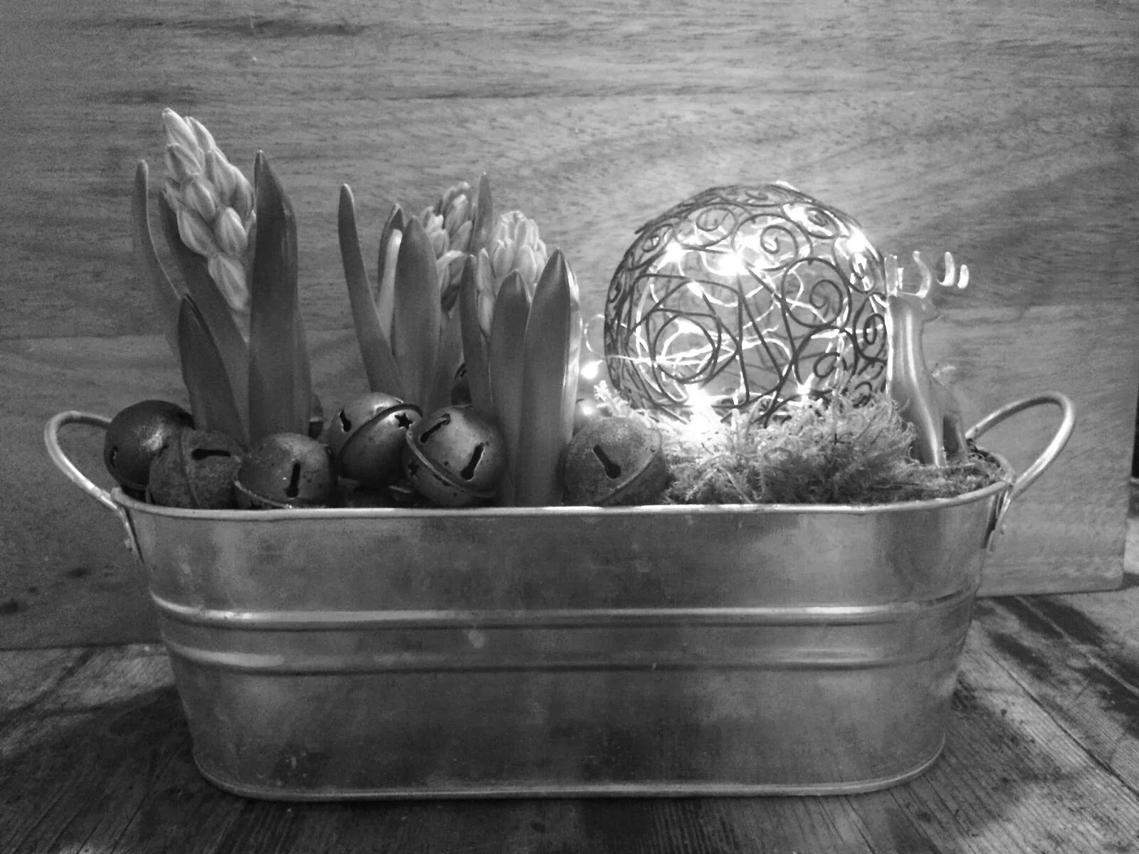 Hyvää Joulua ! 1 Kukkia, koristeita ja valoa.