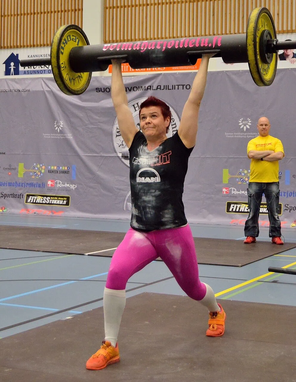 Puhdasta Voimaa 2018 1 Nostaja tekee voimannostoa kilpailussa.